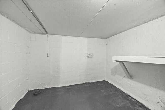 Building Photo - 1549 Meadow Rd