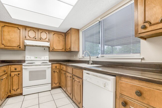 Building Photo - 5003 Starfire St