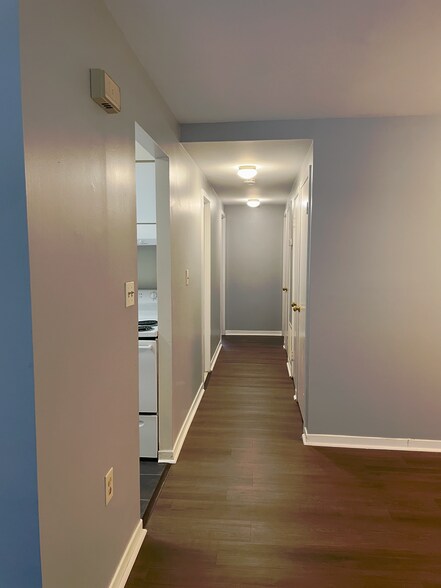 Building Photo - 510 S Charles St