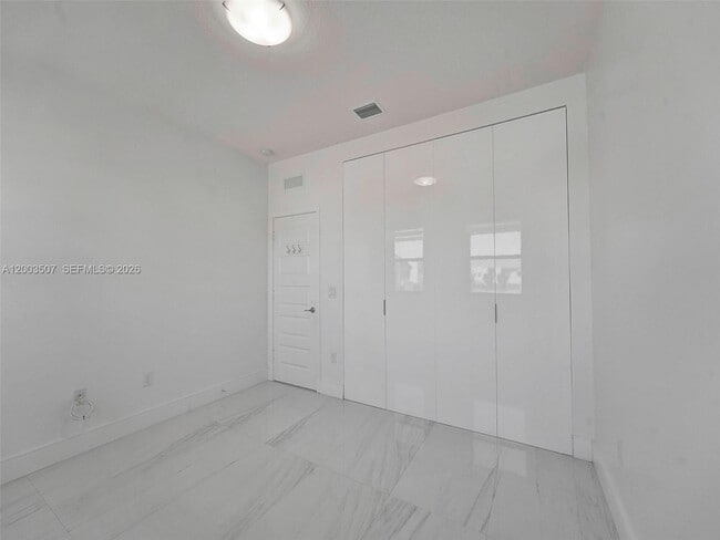 Building Photo - 10500 NW 78th Terrace