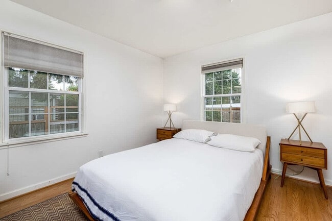 Building Photo - 3701 SW Henderson St