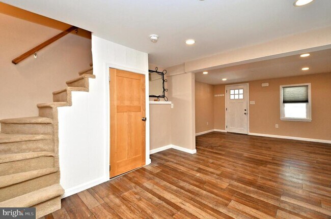 Building Photo - 23 Walnut St