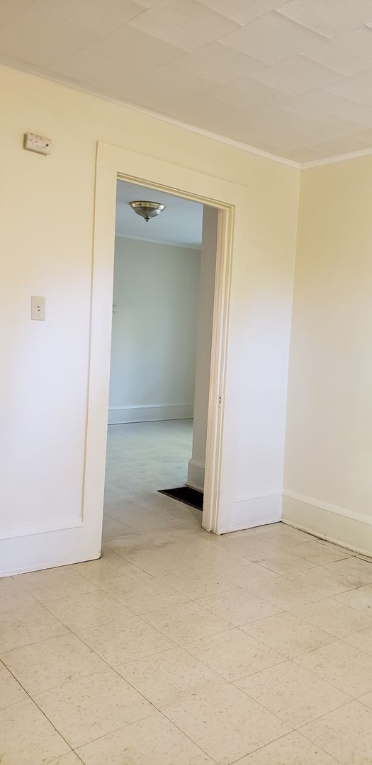 Building Photo - 1211 N Main St