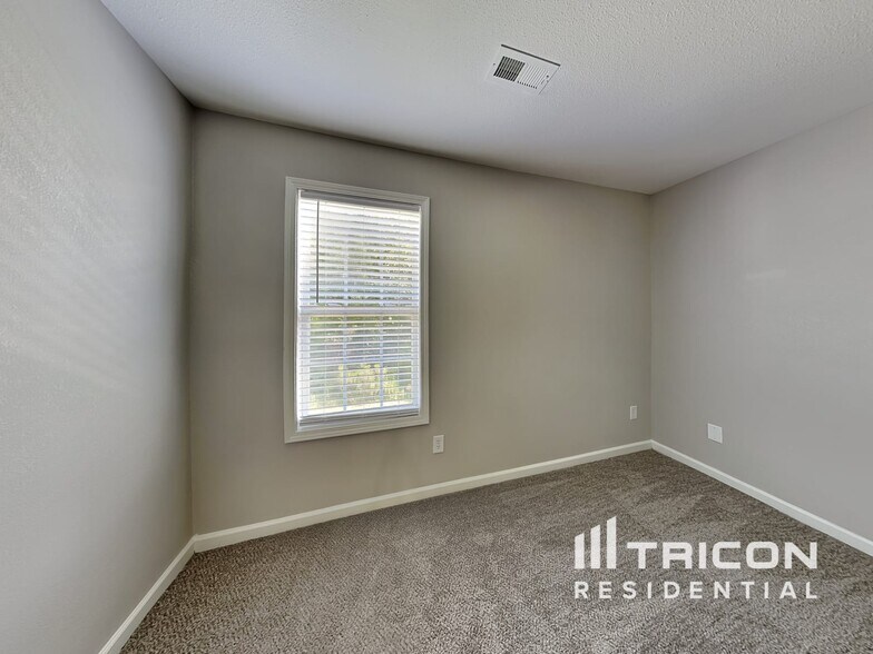 Building Photo - 9312 Tiger Lily Ln