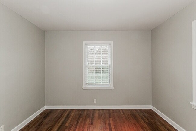 Building Photo - 960 7th Pl