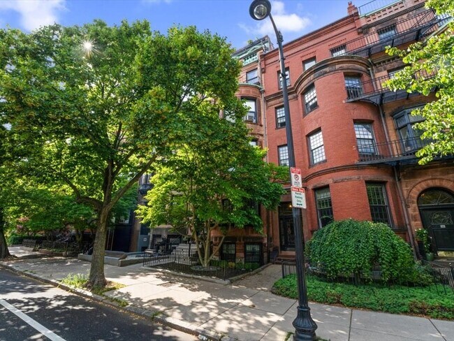 Building Photo - 458 Beacon St
