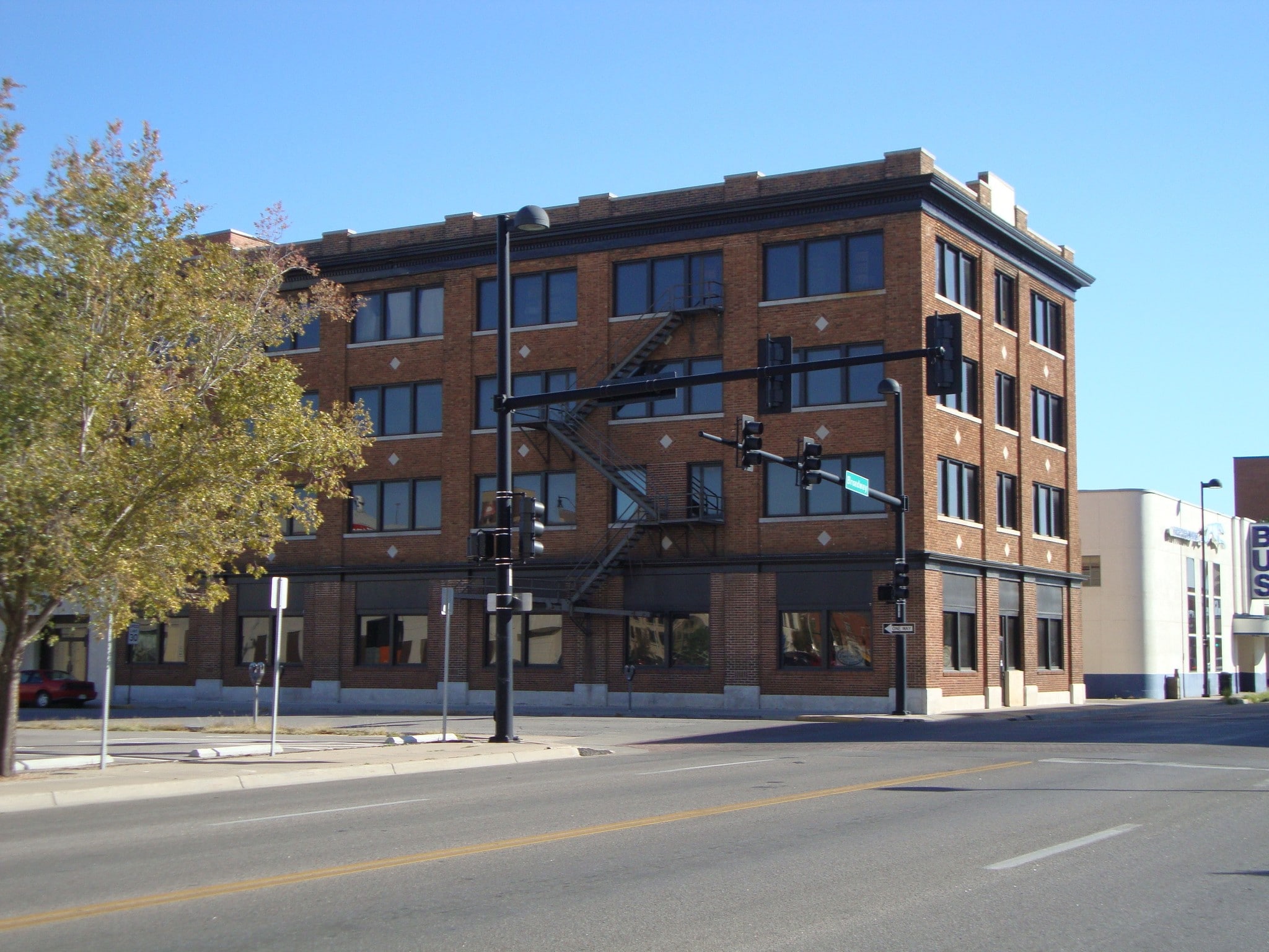 Building Photo - 333 E English St