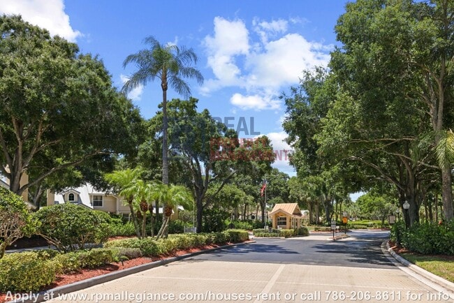 Building Photo - Stylish 2-Bedroom Townhome in Gated Boynto...