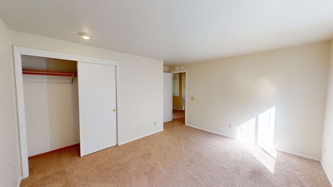 Building Photo - Prime Mountain Park Location! Minutes to D...