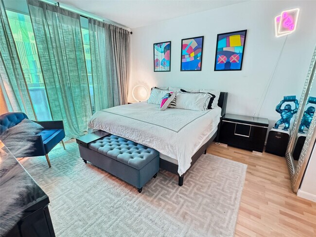 Building Photo - 333 NE 24th St