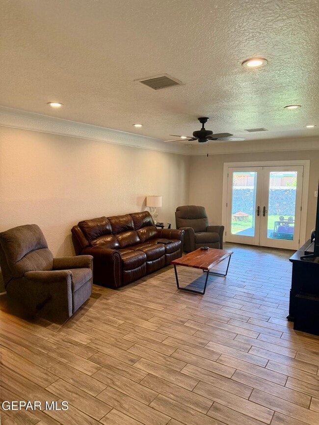 Building Photo - 4921 Vista Grande Cir