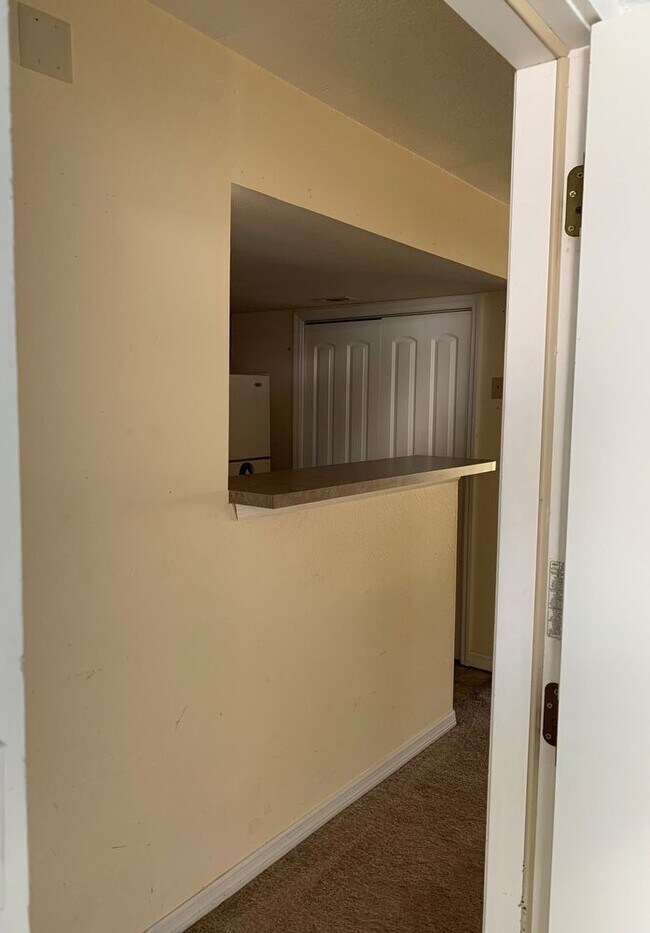 Building Photo - Awesome 2 Bed/2 Bath Townhome, Minutes fro...