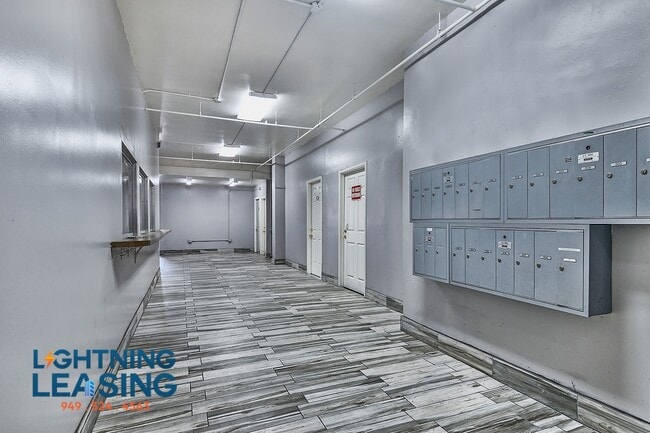 Building Photo - 723 S Alvarado St