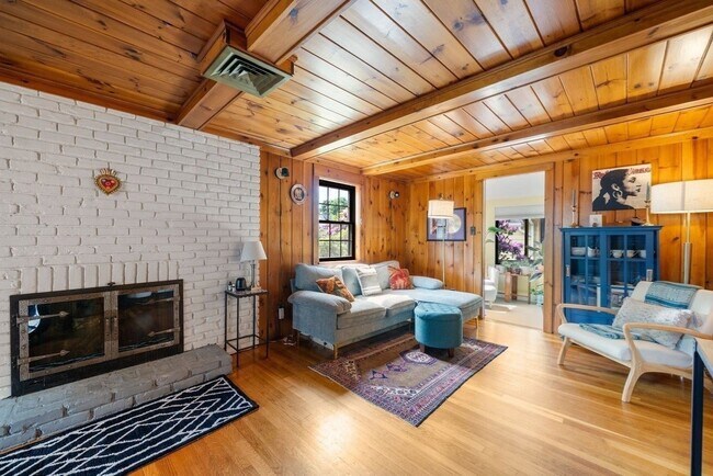 Building Photo - 31 Braeburn Rd