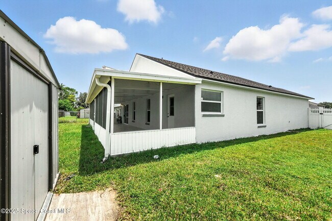 Building Photo - 460 Martigues Dr