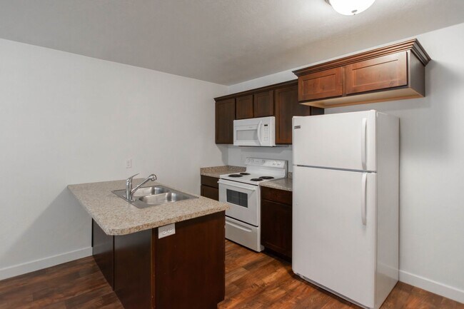 Building Photo - 190 E 630 N