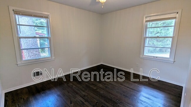 Building Photo - 294 Robin Ln SE