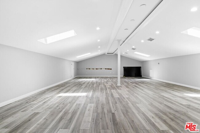 Building Photo - 12643 Archwood St