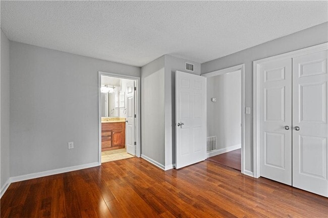 Building Photo - 640 Granville Ct