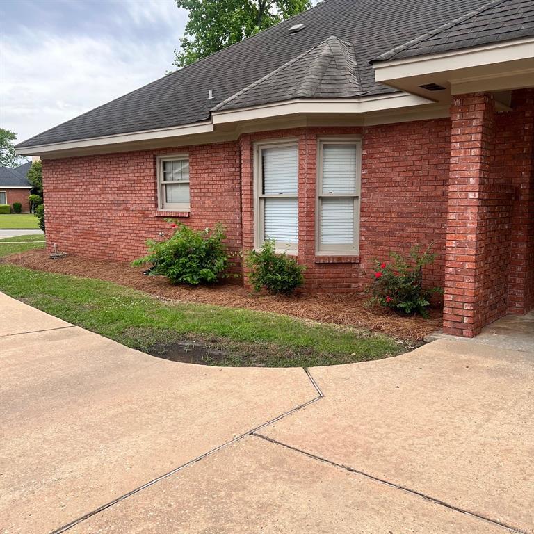 Building Photo - 8706 Twelve Oaks Ln