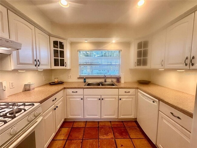Building Photo - 1105 N Lake Otis Dr SE