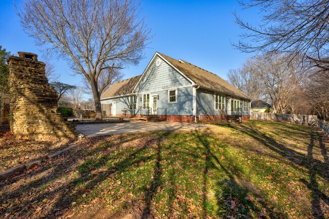 Building Photo - **Charming Cape Cod Home for Lease in the ...