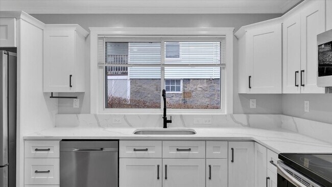 Building Photo - 71 Pierce Ave