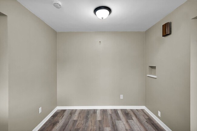 Building Photo - 3873 E Galbraith Rd