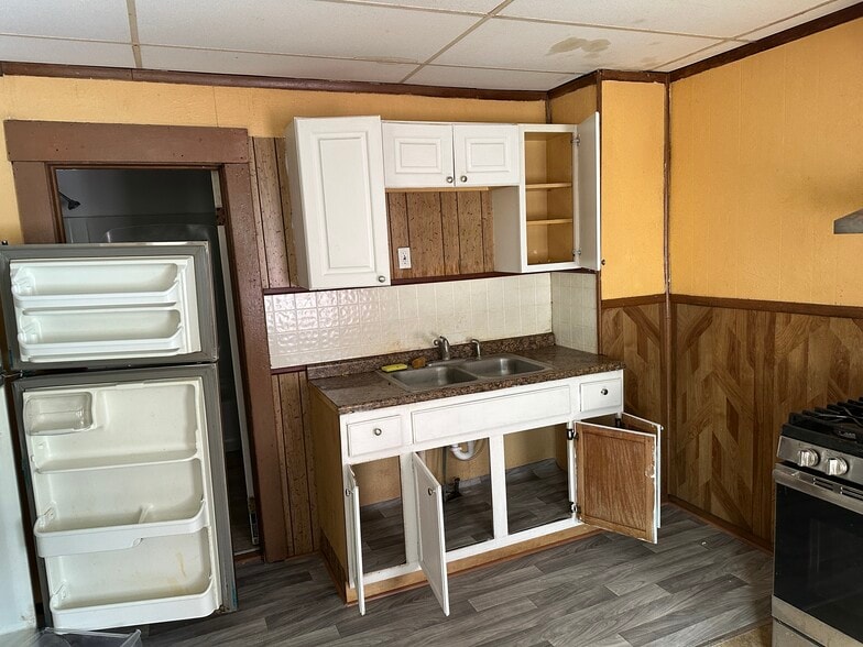 Building Photo - 1366 E 45th St