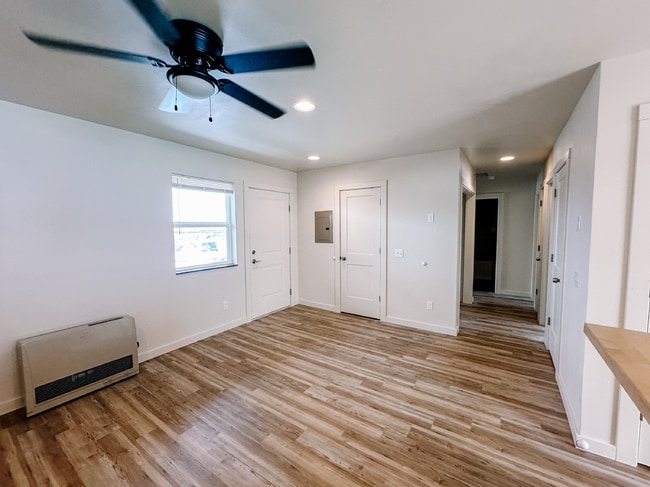 Building Photo - Newer Duplex for Rent Between Twin Bridges and Sheridan!