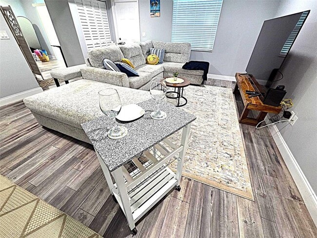 Building Photo - 5105 Tangerine Ave S