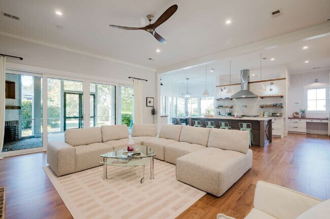 Building Photo - Stunning Custom Home in Palmetto Bluff