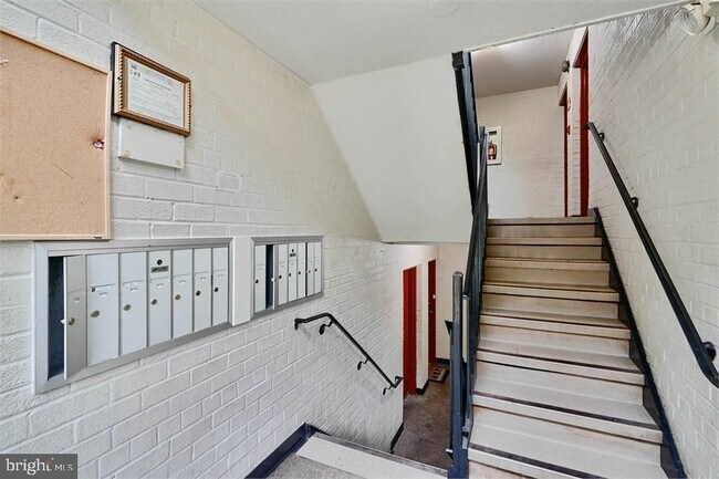 Building Photo - 625 Chesapeake St SE