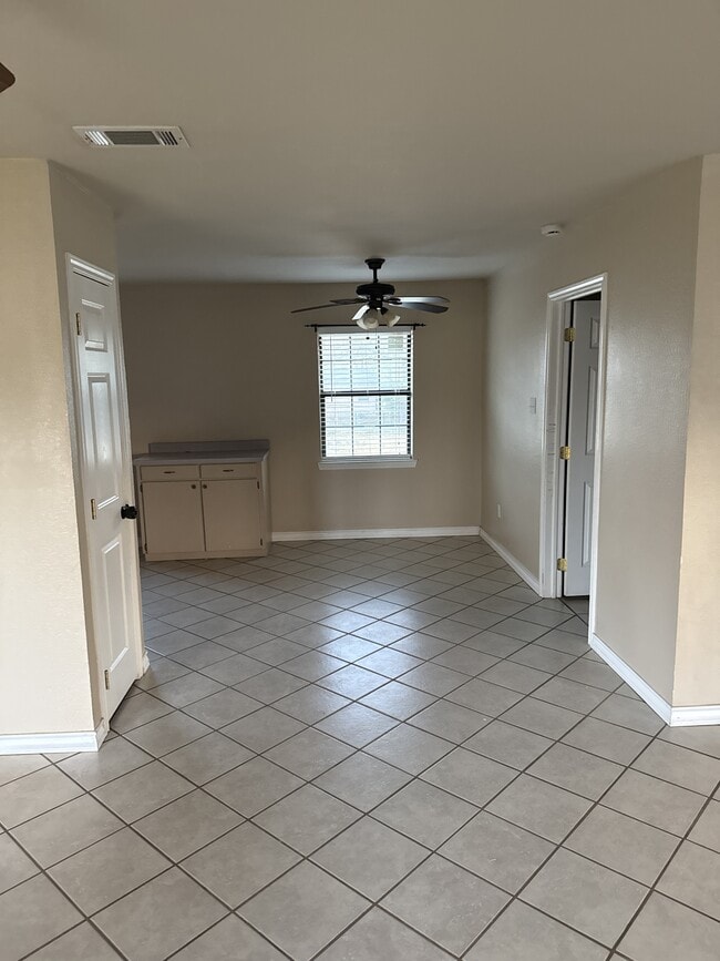 Building Photo - 220 Nichols Dr