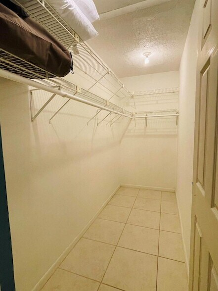 Building Photo - 612 Hummingbird Ln