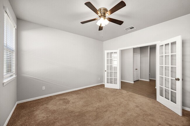 Building Photo - 8315 Divot Trce