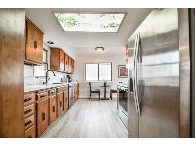Building Photo - 1621 Larson Dr