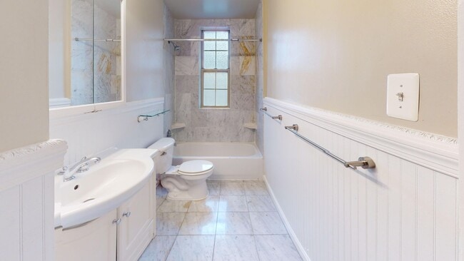 Building Photo - Columbia Heights Two Bedroom Apartment W/Private Balcony!