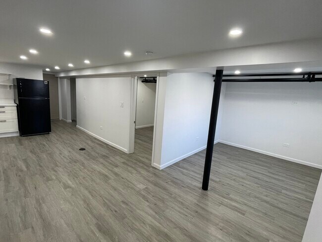 Living room - 3136 N Kostner Ave
