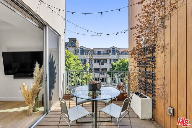 Building Photo - 855 Croft Ave