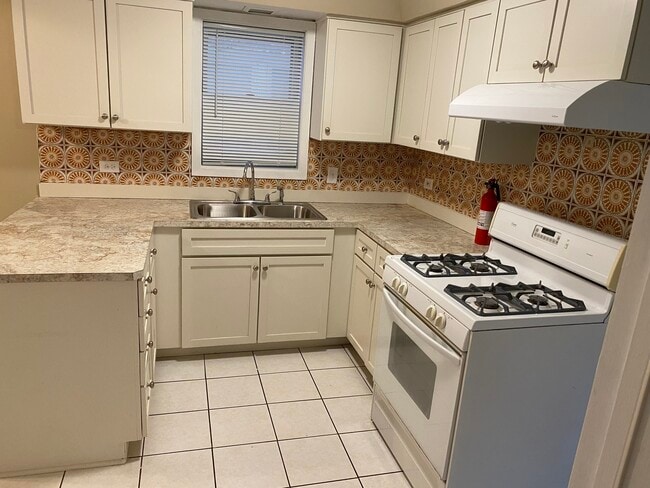 Building Photo - 6742 W 63rd St