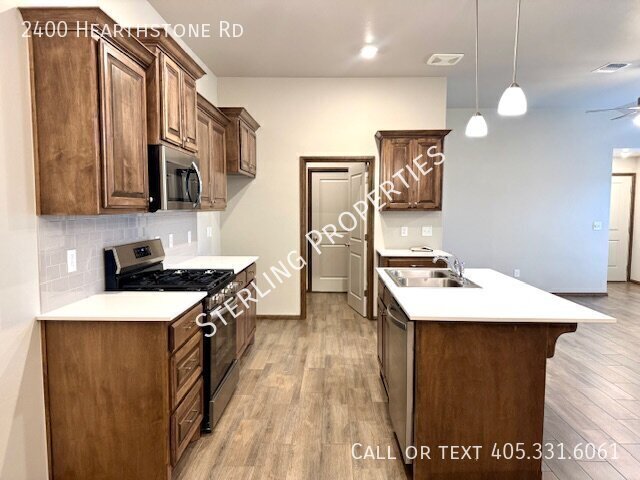 Building Photo - 2400 Hearthstone Rd