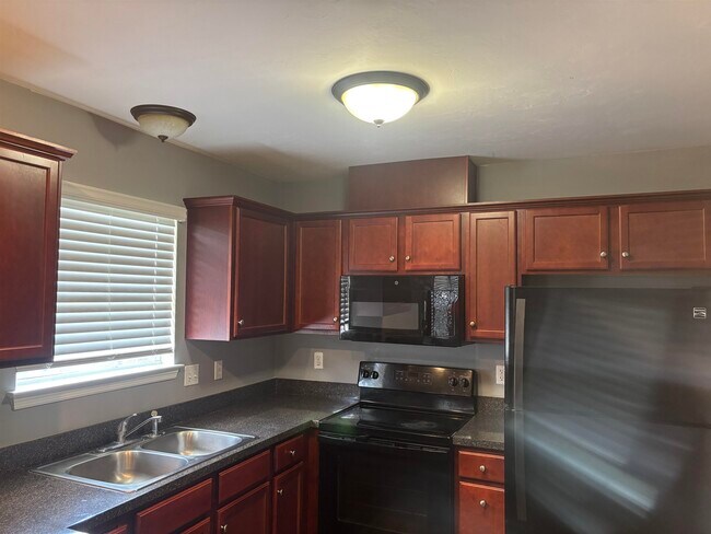 Building Photo - 5261 Montejo Dr