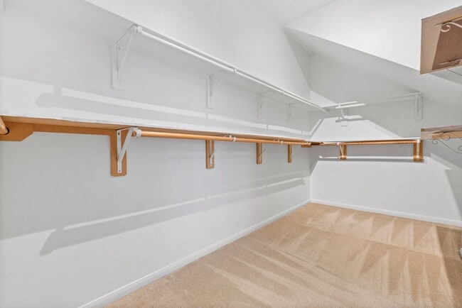 Building Photo - Comfort and Convenience in This Bay Colony Pointe Beauty