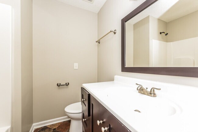 Building Photo - 4956 Alexis Dr