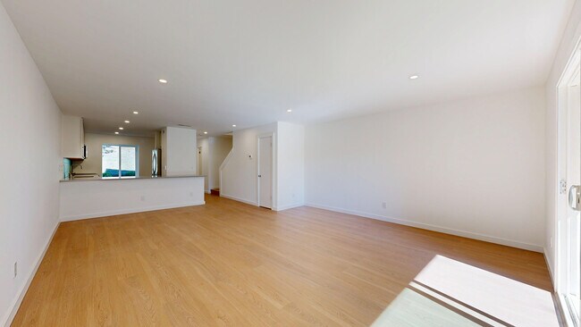 Building Photo - 50 Corte Real