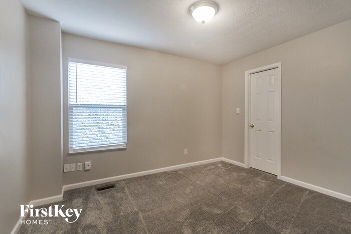 Building Photo - 757 Kingston Cir