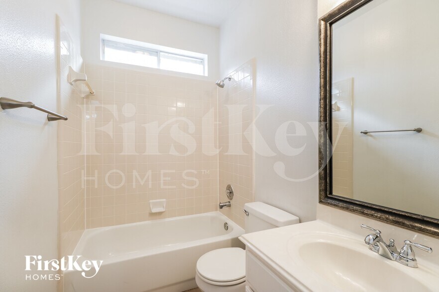 Building Photo - 2407 Spanish Oak Hill Ct