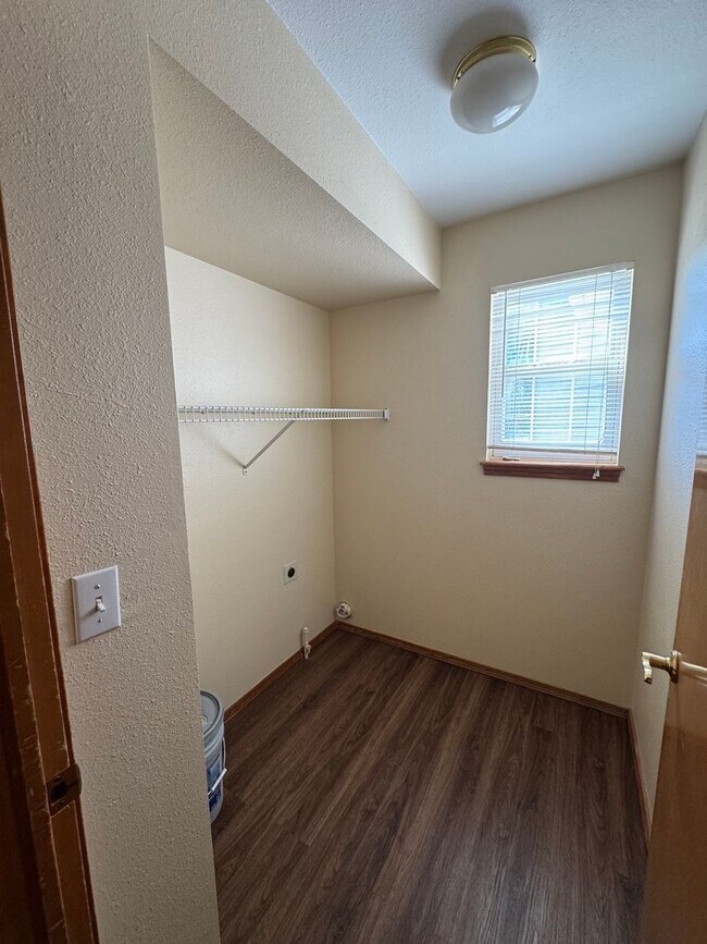 Building Photo - Charming 5 Bed 3 Bath House