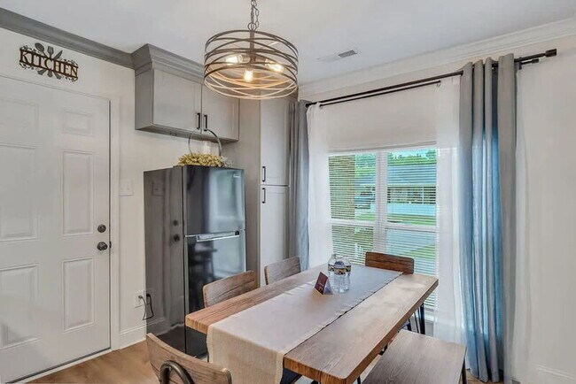 Building Photo - 302 Manden Rd